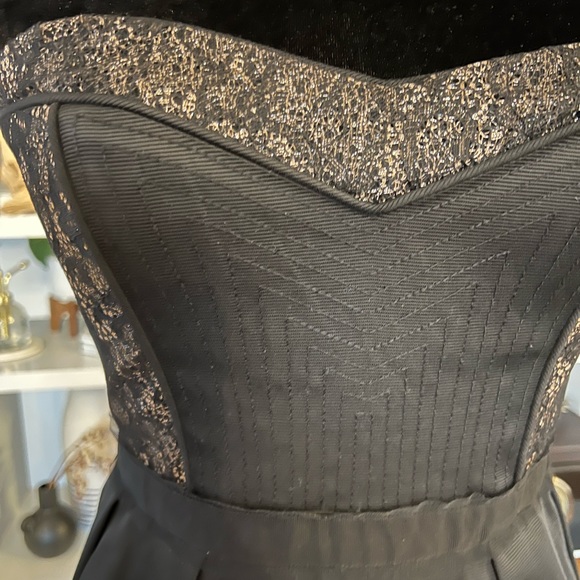 Strapless BCBG Maxazria dress with spandex and boning in size 6 - Picture 2 of 9